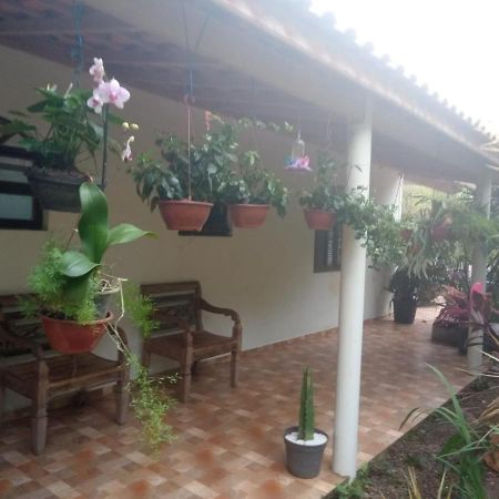 Suites Proximo Ao Rio Jaguareguava Em Bertioga Bagian luar foto
