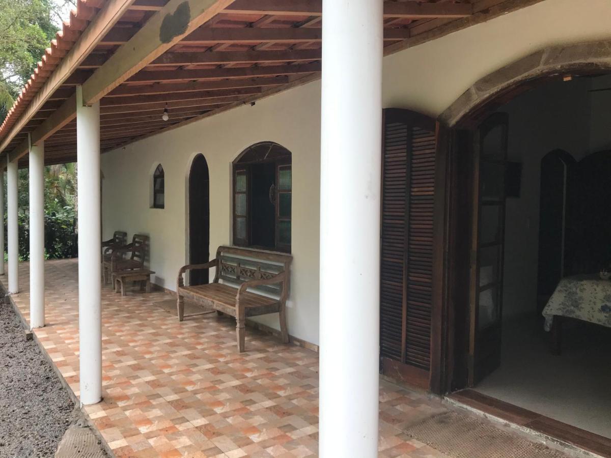 Suites Proximo Ao Rio Jaguareguava Em Bertioga Bagian luar foto