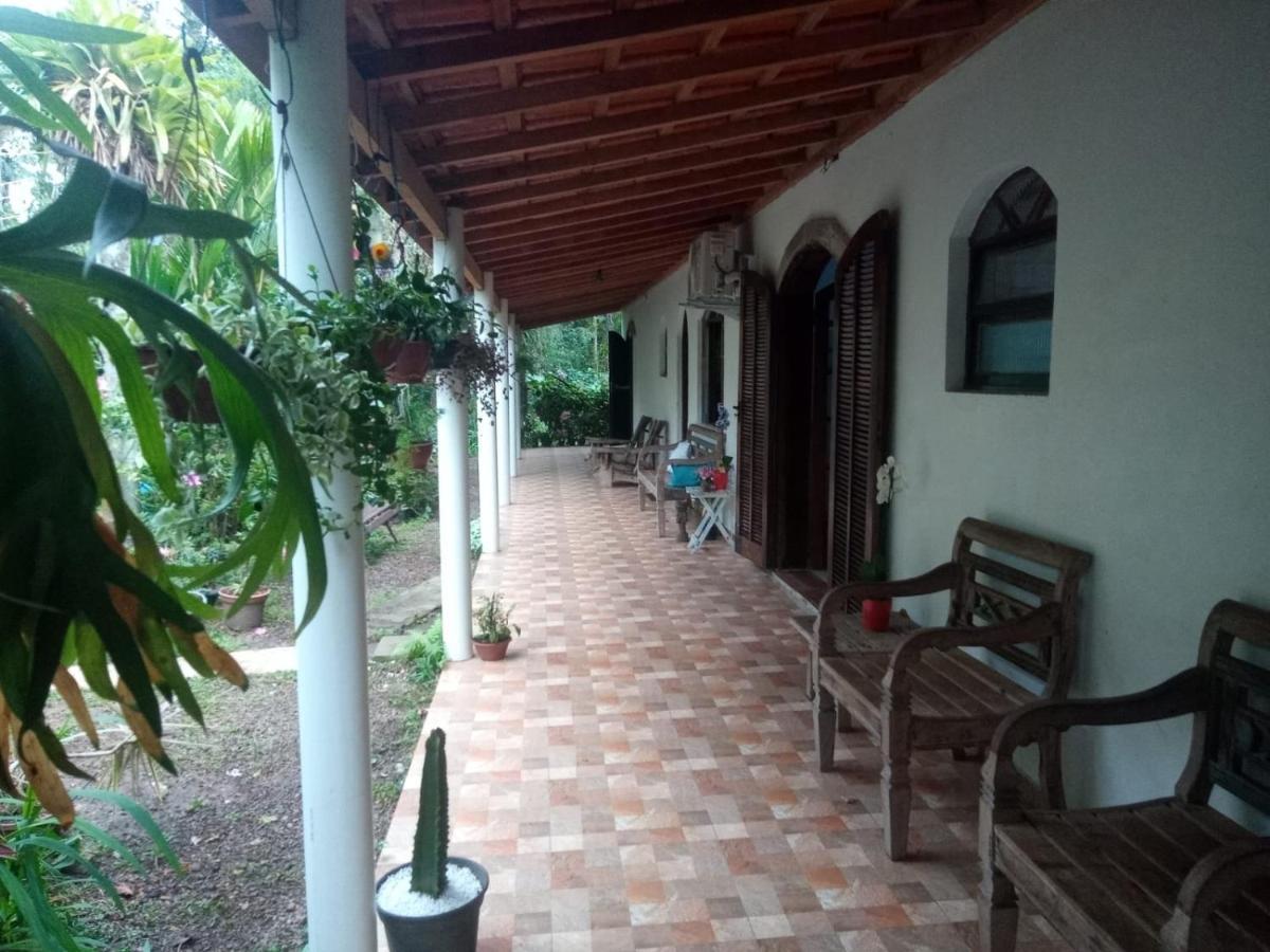 Suites Proximo Ao Rio Jaguareguava Em Bertioga Bagian luar foto